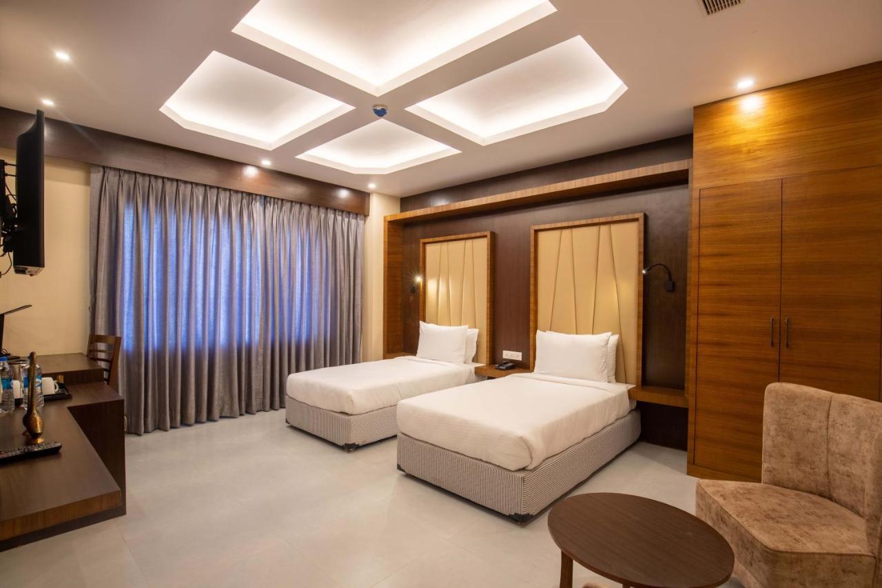 Hotel Palm International Butwāl Eksteriør bilde