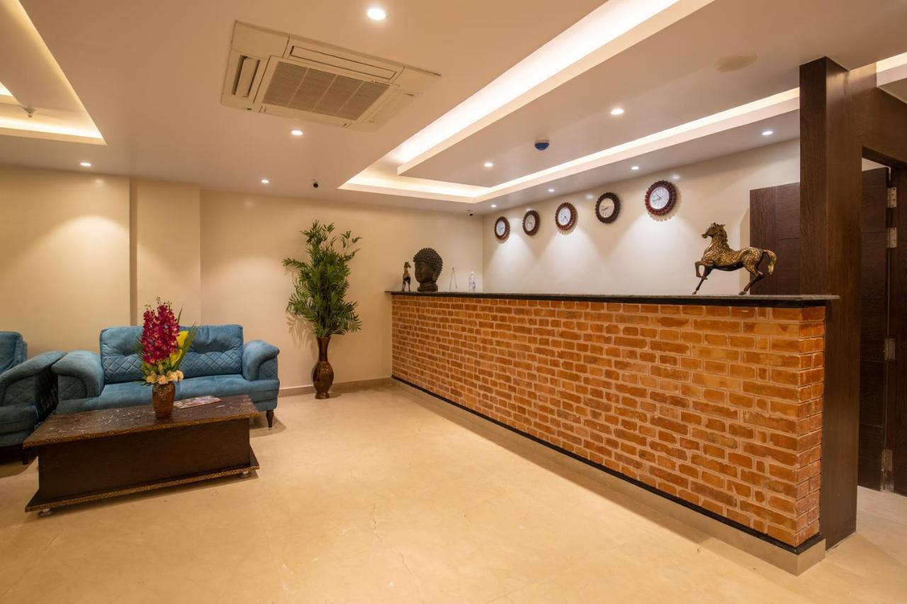 Hotel Palm International Butwāl Eksteriør bilde