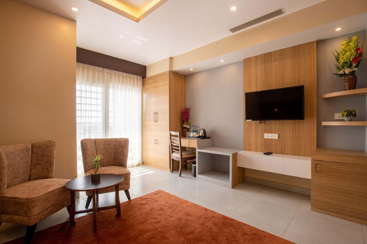 Hotel Palm International Butwāl Eksteriør bilde