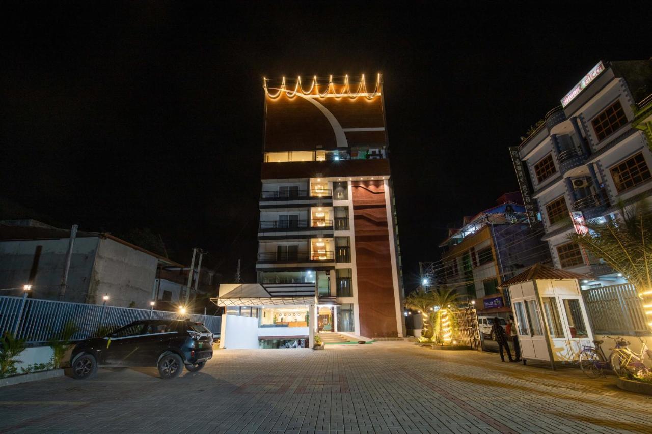 Hotel Palm International Butwāl Eksteriør bilde