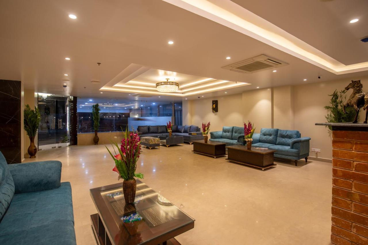 Hotel Palm International Butwāl Eksteriør bilde