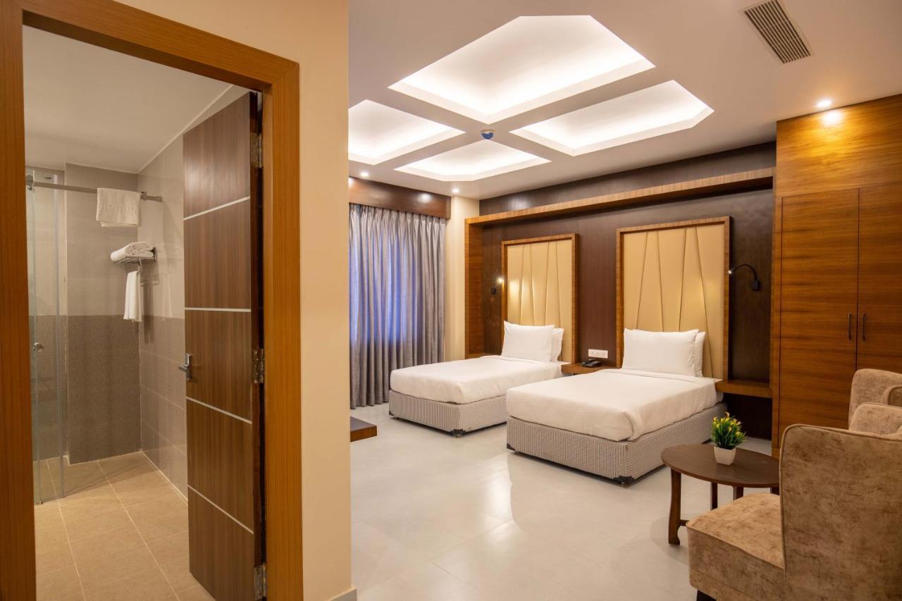 Hotel Palm International Butwāl Eksteriør bilde