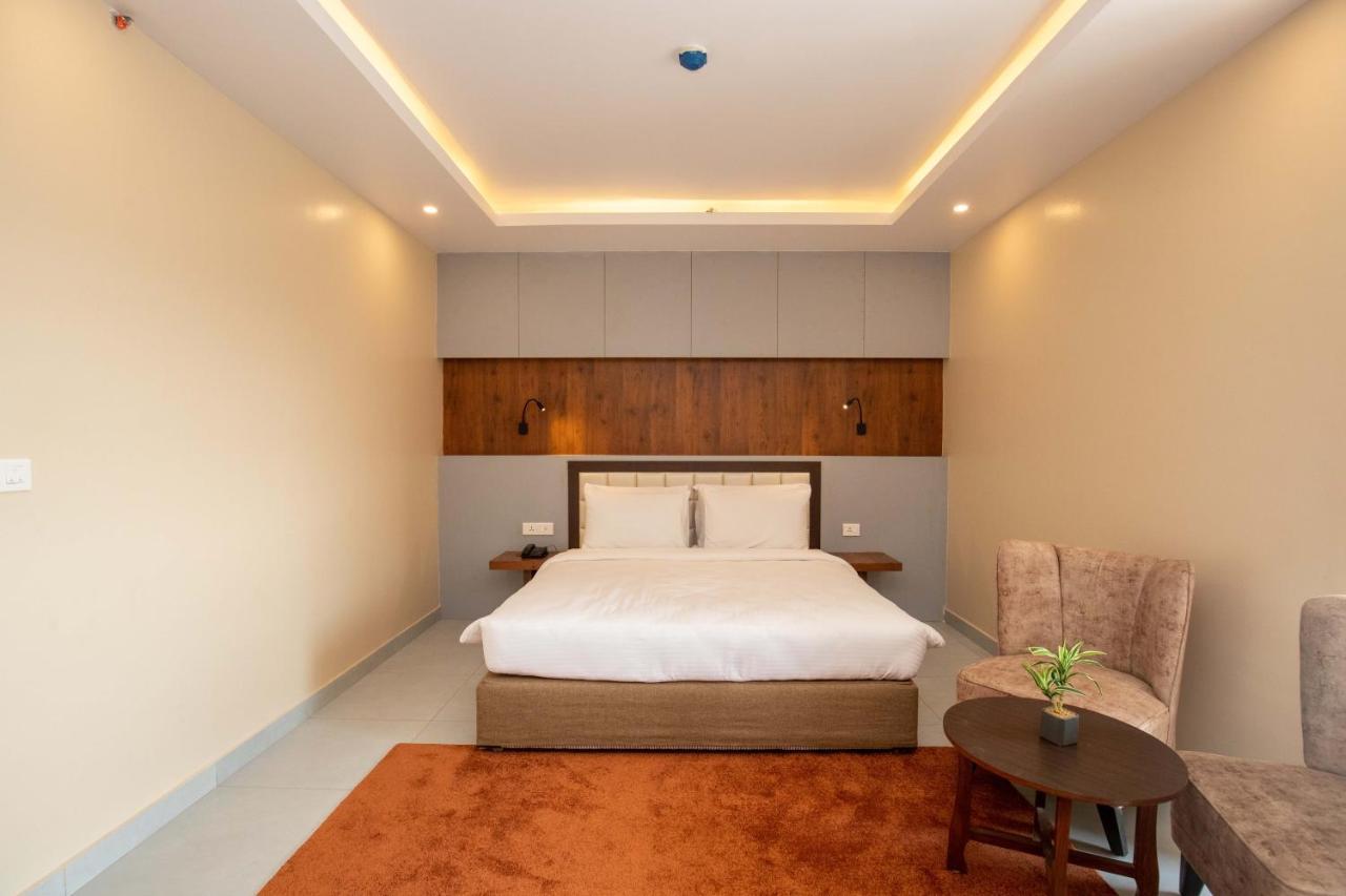 Hotel Palm International Butwāl Eksteriør bilde