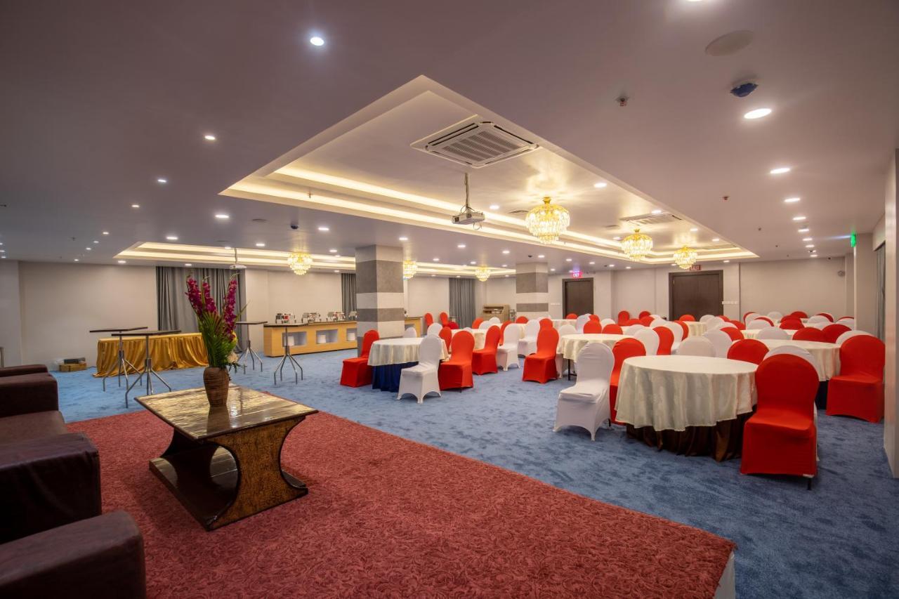 Hotel Palm International Butwāl Eksteriør bilde