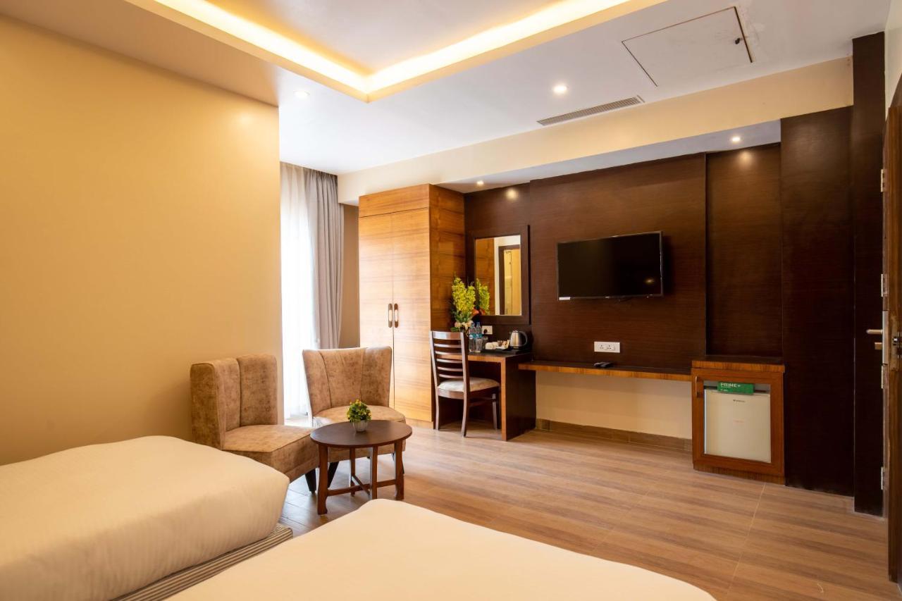 Hotel Palm International Butwāl Eksteriør bilde