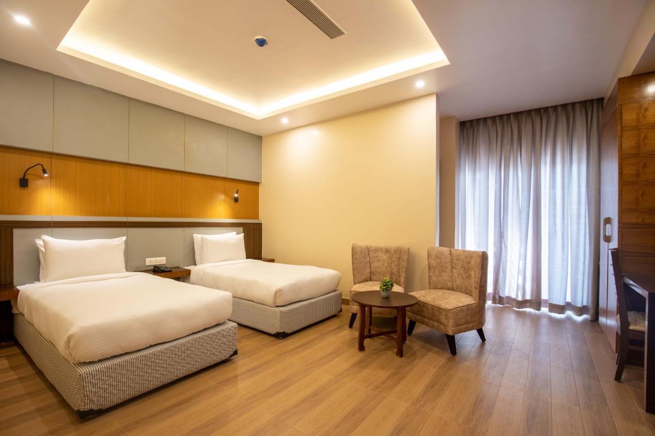 Hotel Palm International Butwāl Eksteriør bilde
