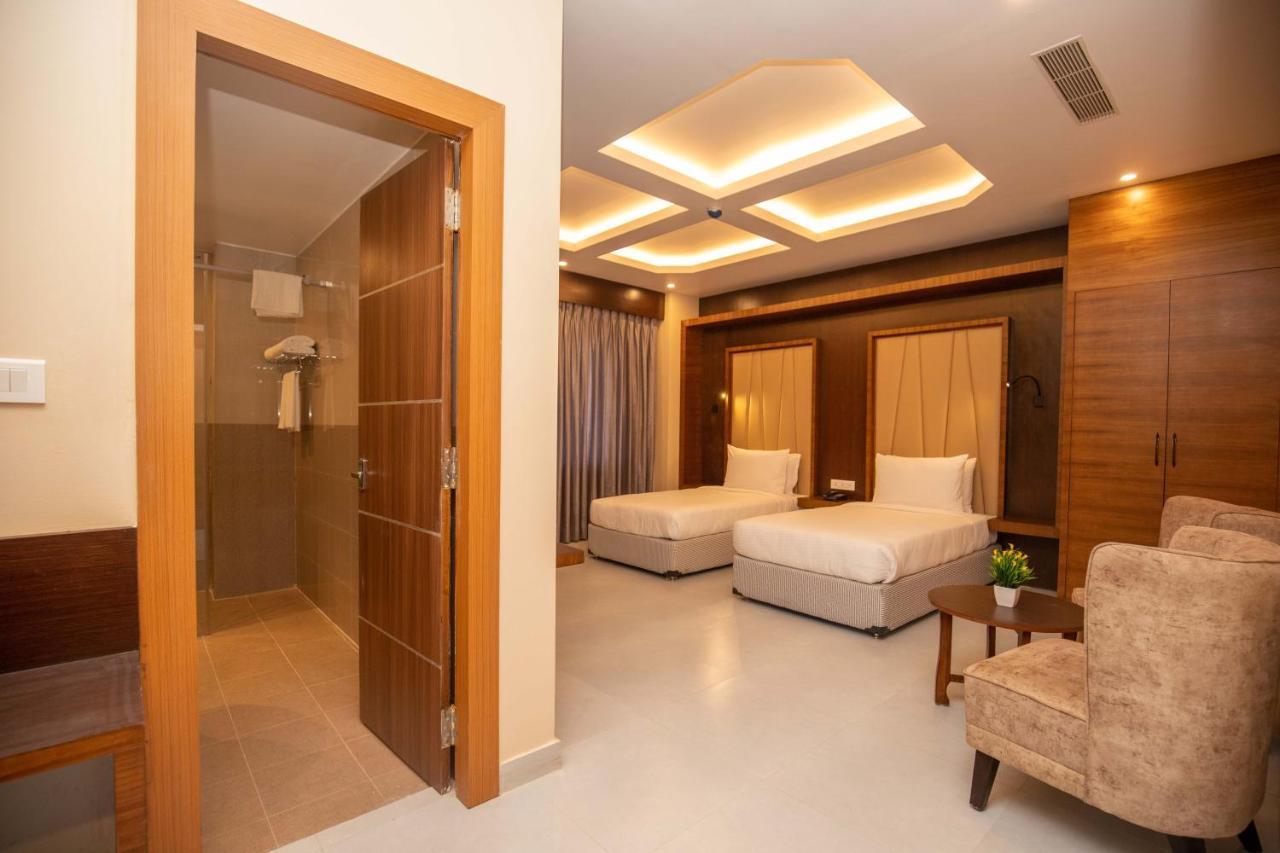 Hotel Palm International Butwāl Eksteriør bilde