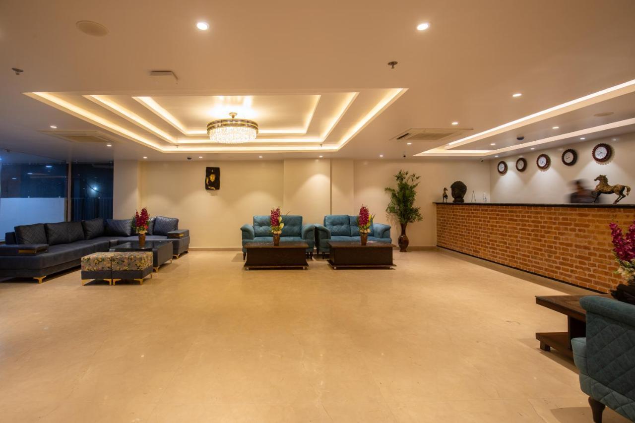 Hotel Palm International Butwāl Eksteriør bilde