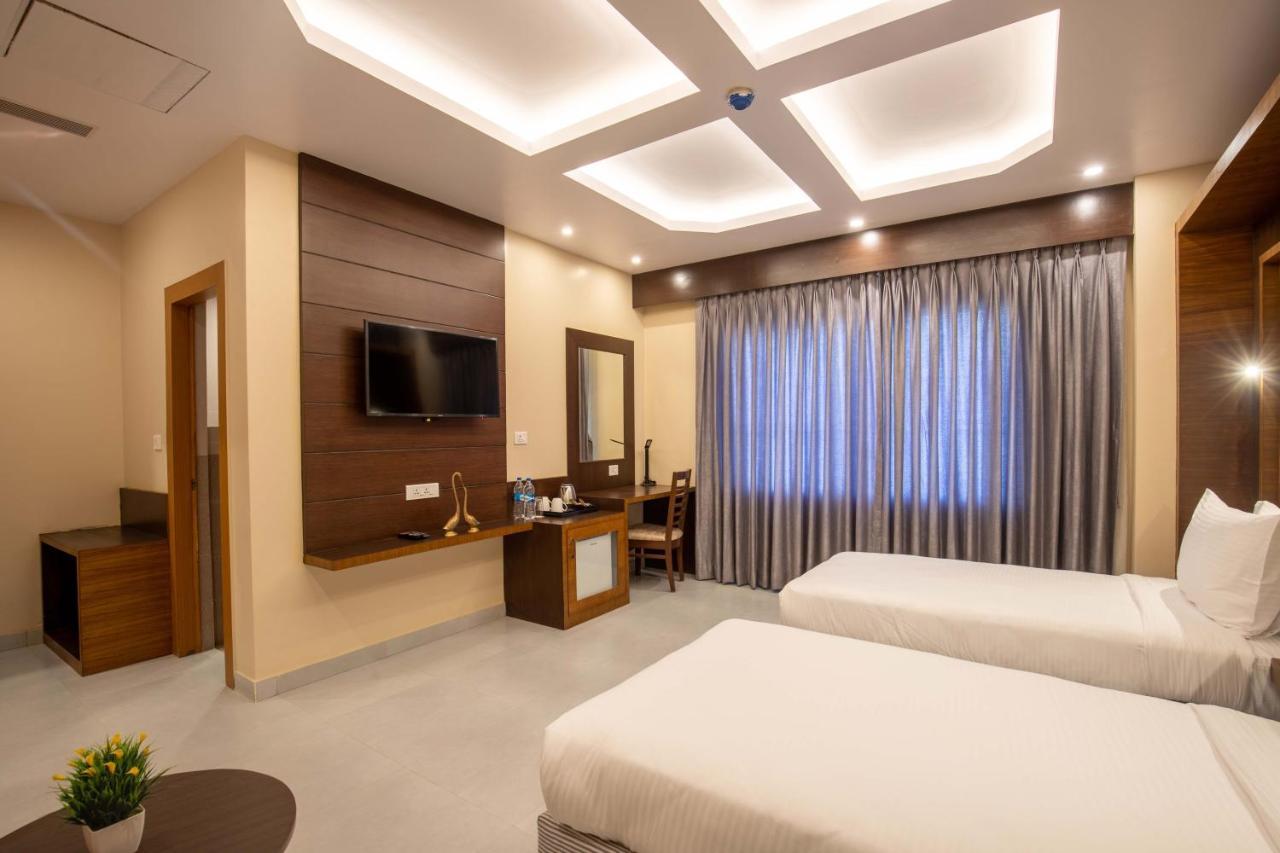 Hotel Palm International Butwāl Eksteriør bilde