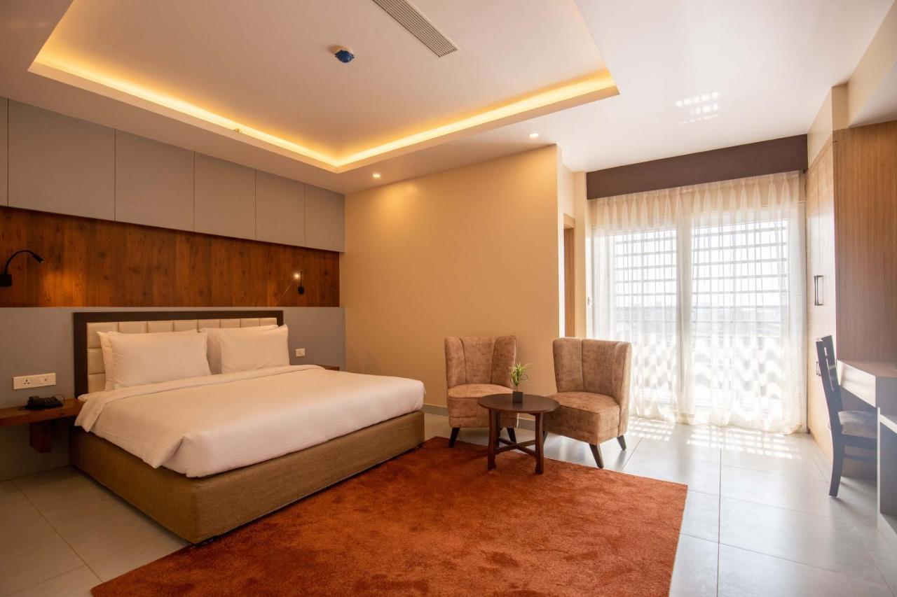 Hotel Palm International Butwāl Eksteriør bilde