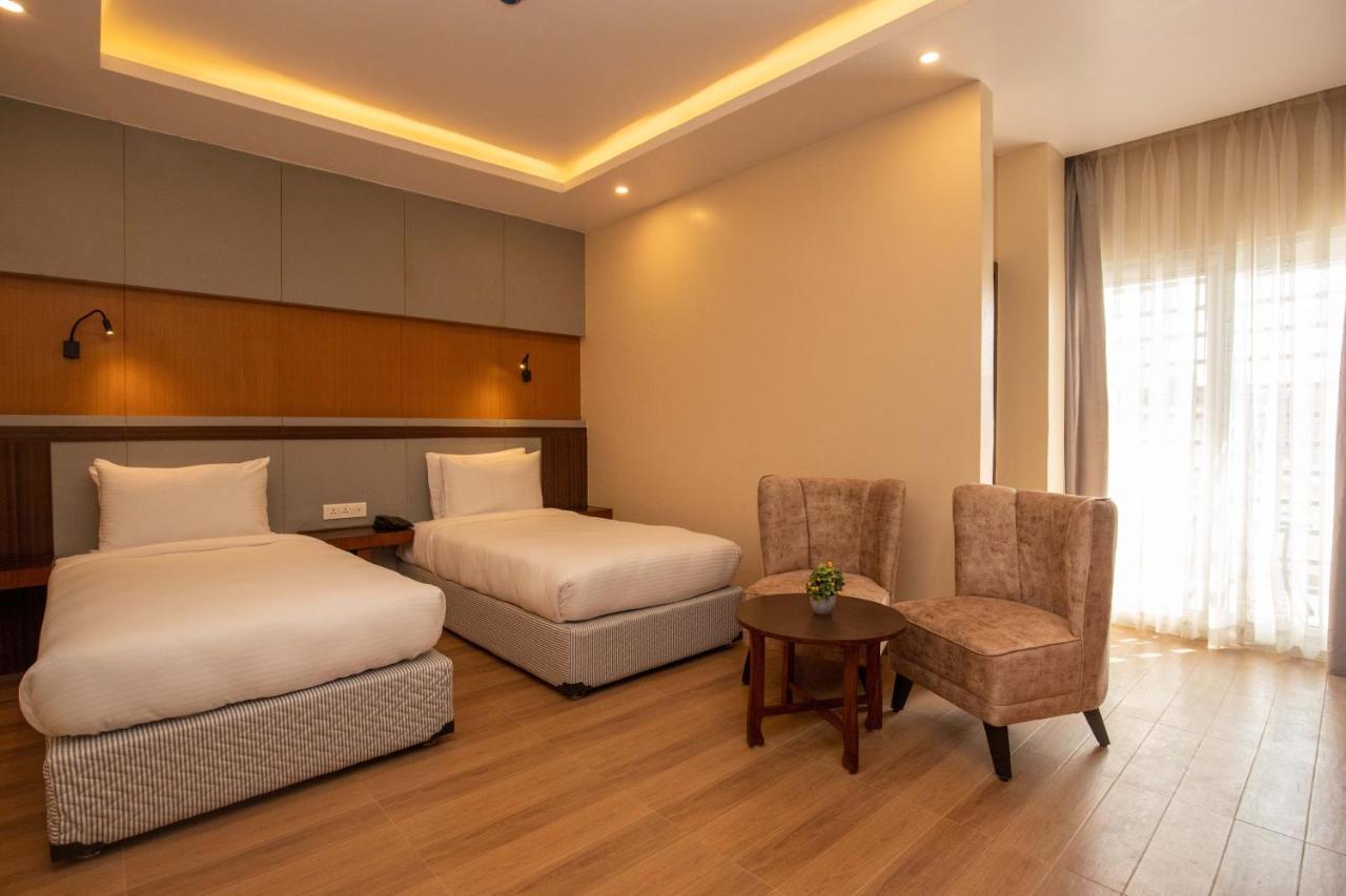 Hotel Palm International Butwāl Eksteriør bilde