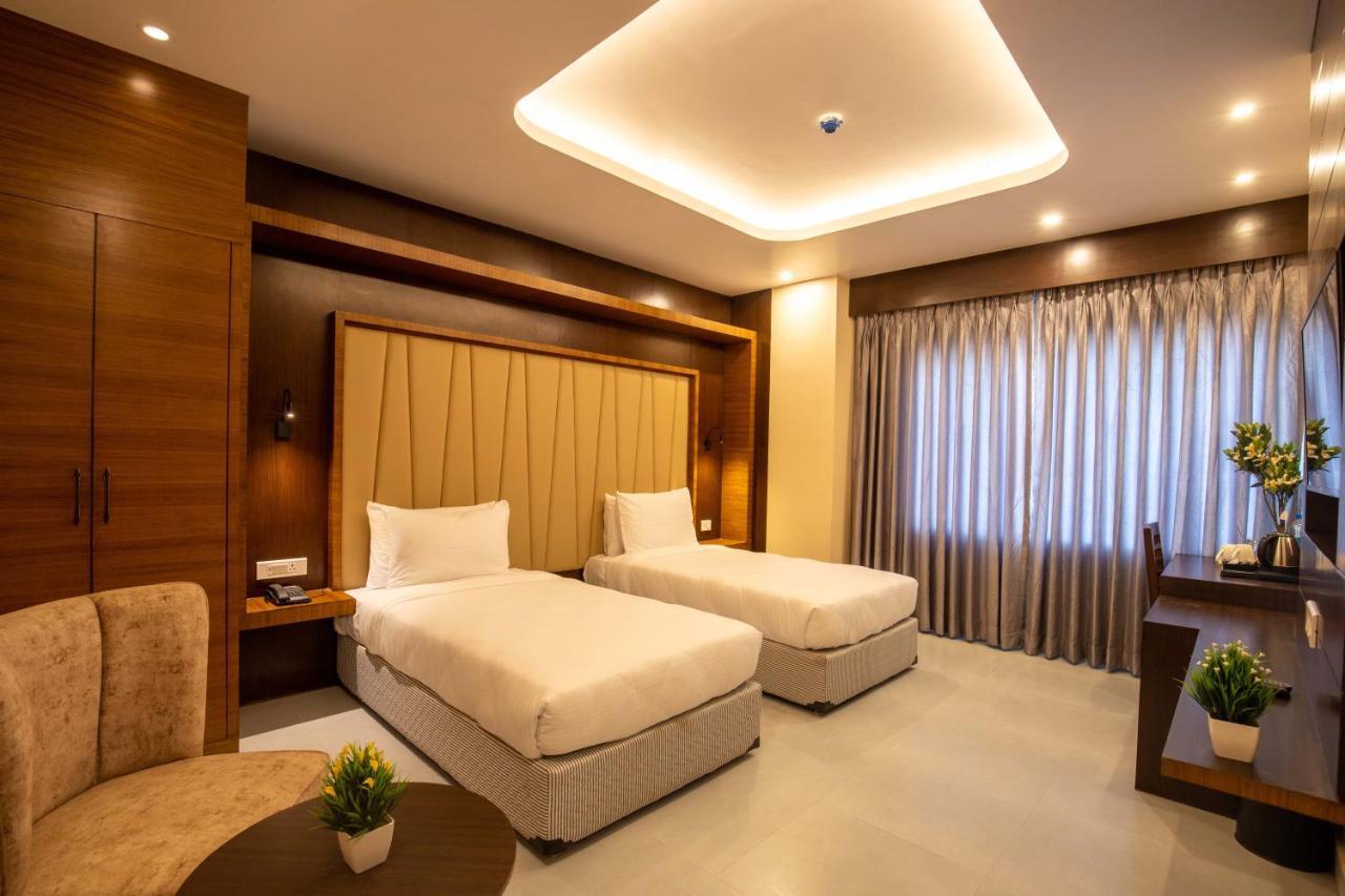 Hotel Palm International Butwāl Eksteriør bilde